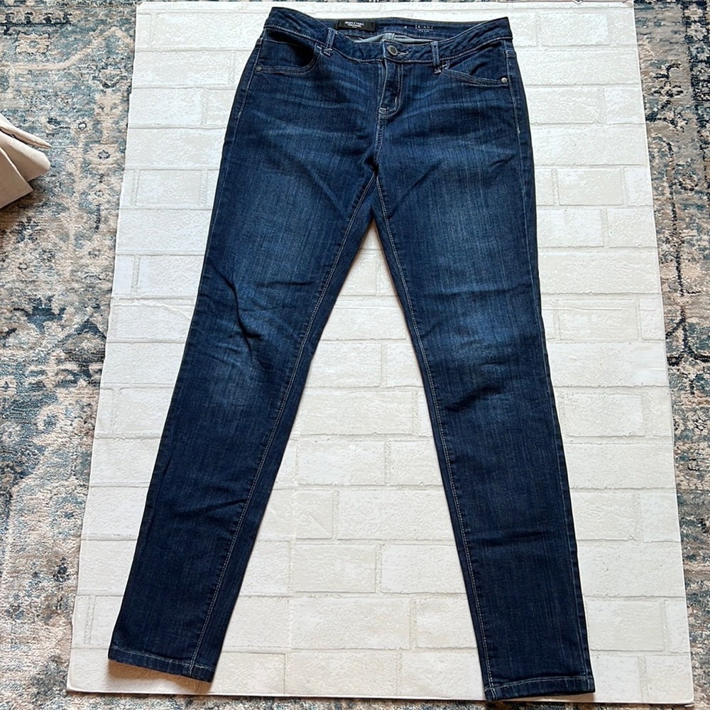 Simply Vera Wang Size 4 Jeans - Broken In and Soft! - Great Condition